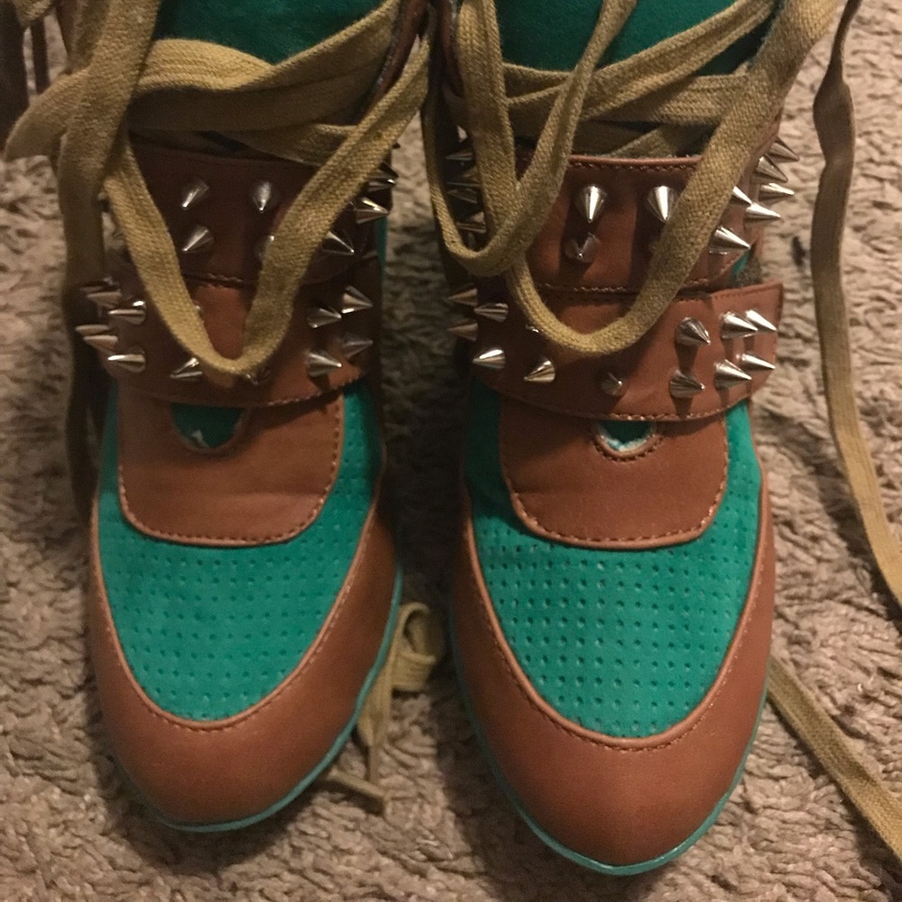 Wedge sneakers
